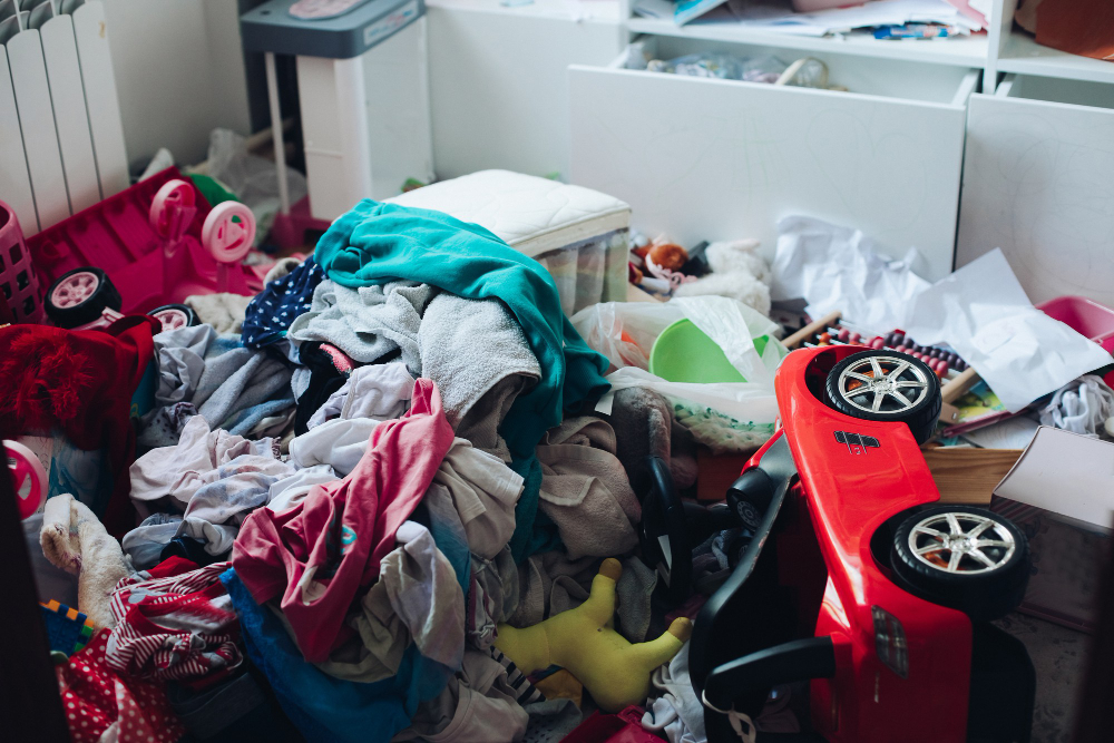 Stress Less, Live More: The Benefits of Decluttering and How Dumpster Rentals Can Help